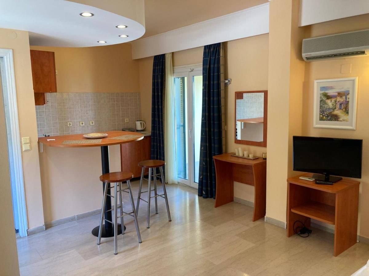 Aliki's Comfortable Holiday Apartments-great Location
